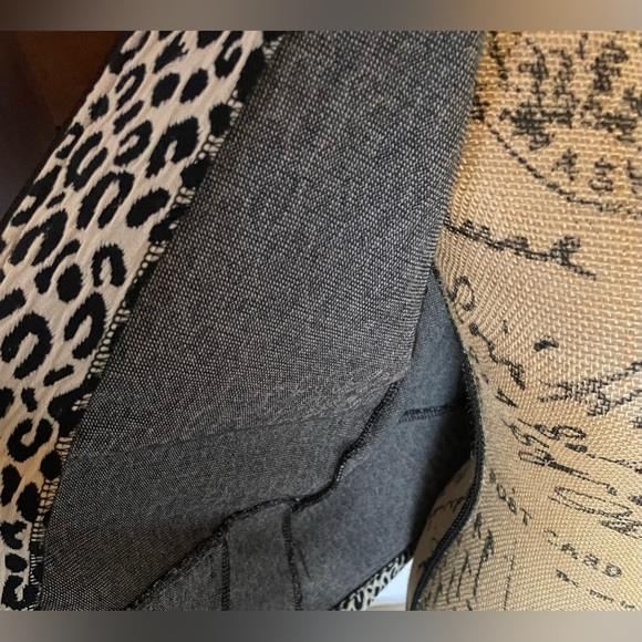 Rafael Sport animal print long sleeve lined zip up with pockets. Sz M Looks New - Picture 3 of 8